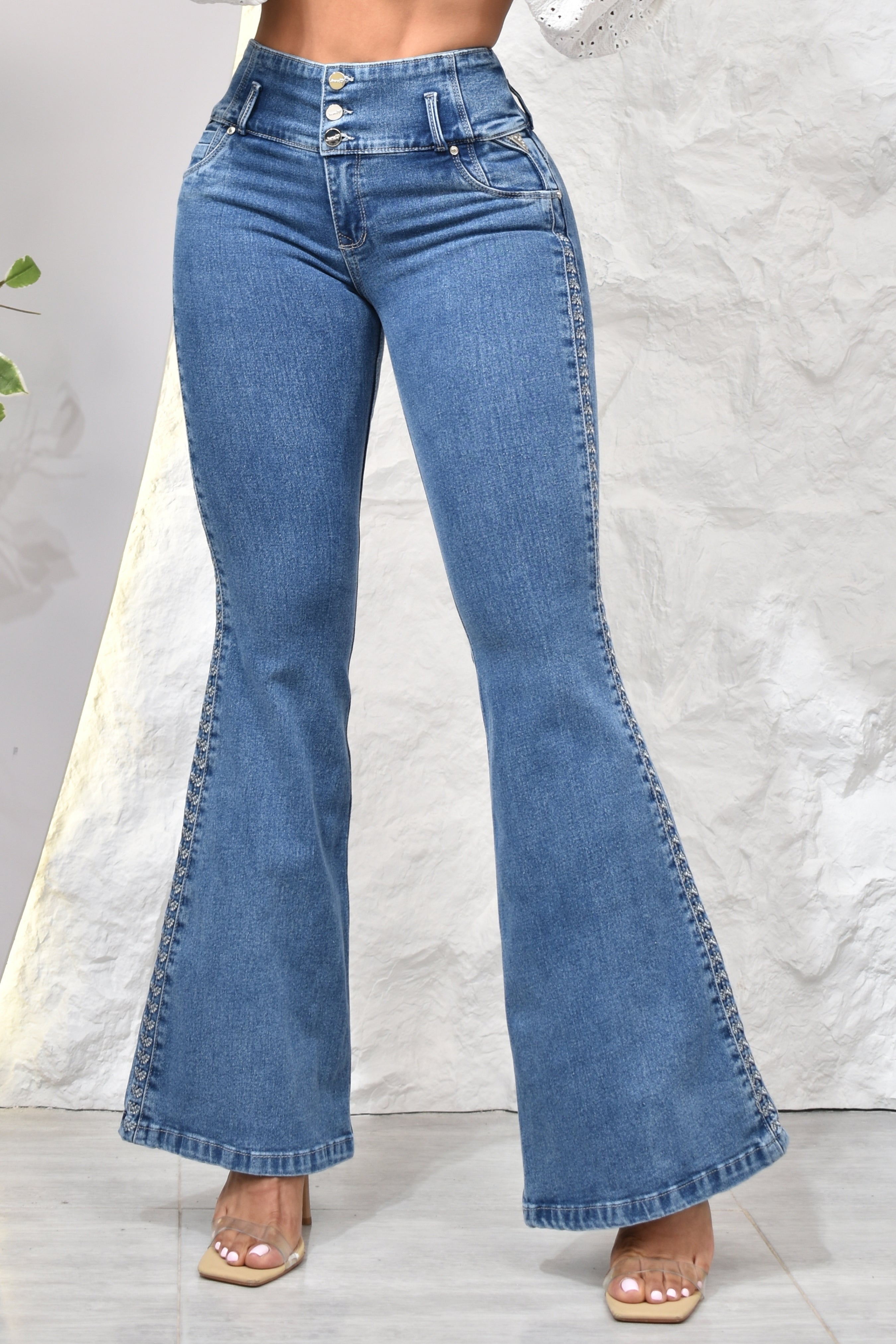 JEANS BOTA ANCHA (EXCLUSIVO), LEVANTA COLA REF. B-264059