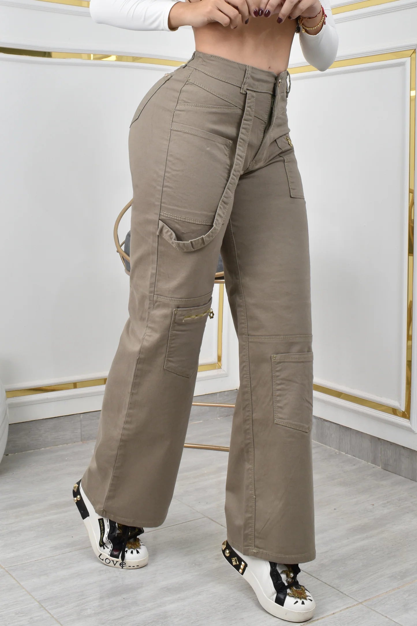Jean Mujer Levanta Cola (C-BY254031-T) ●