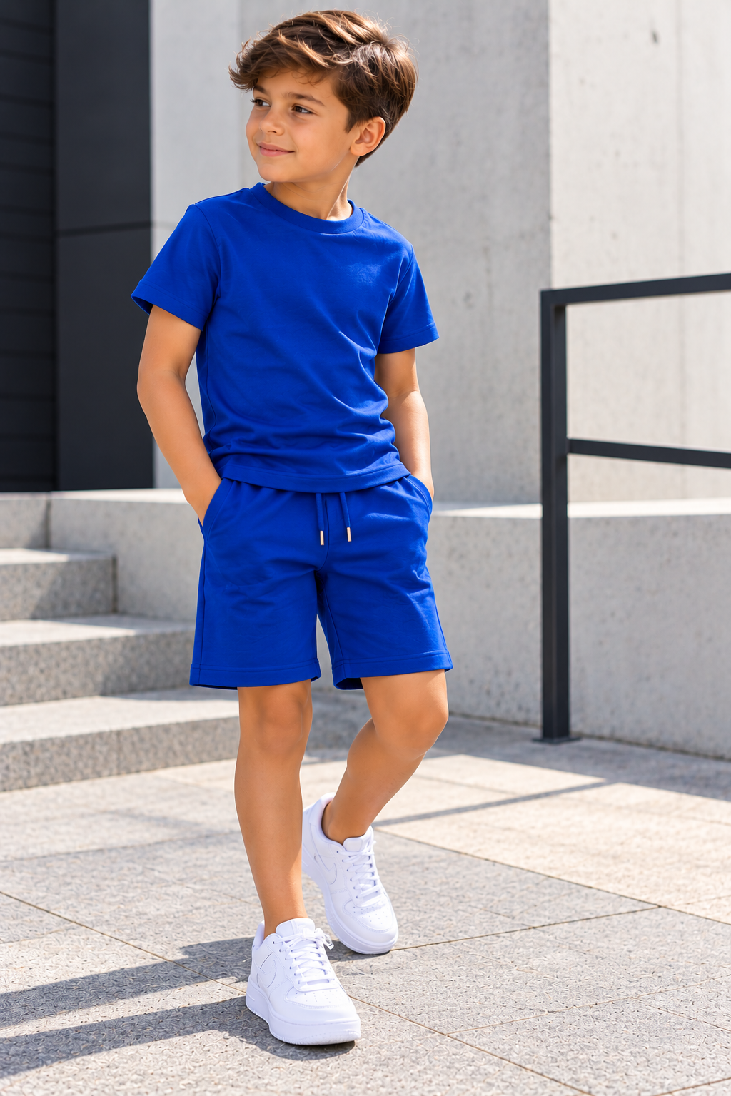 Conjunto infantil liso de camiseta y short en azul rey