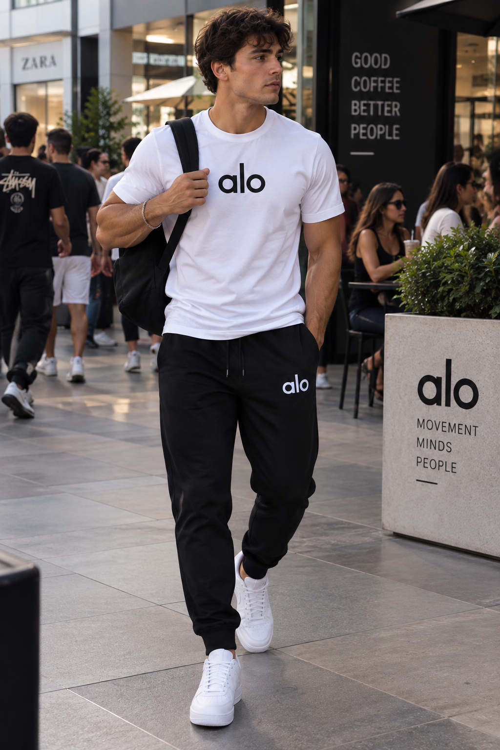 Conjunto masculino con camiseta blanca de manga corta y pantalón jogger negro