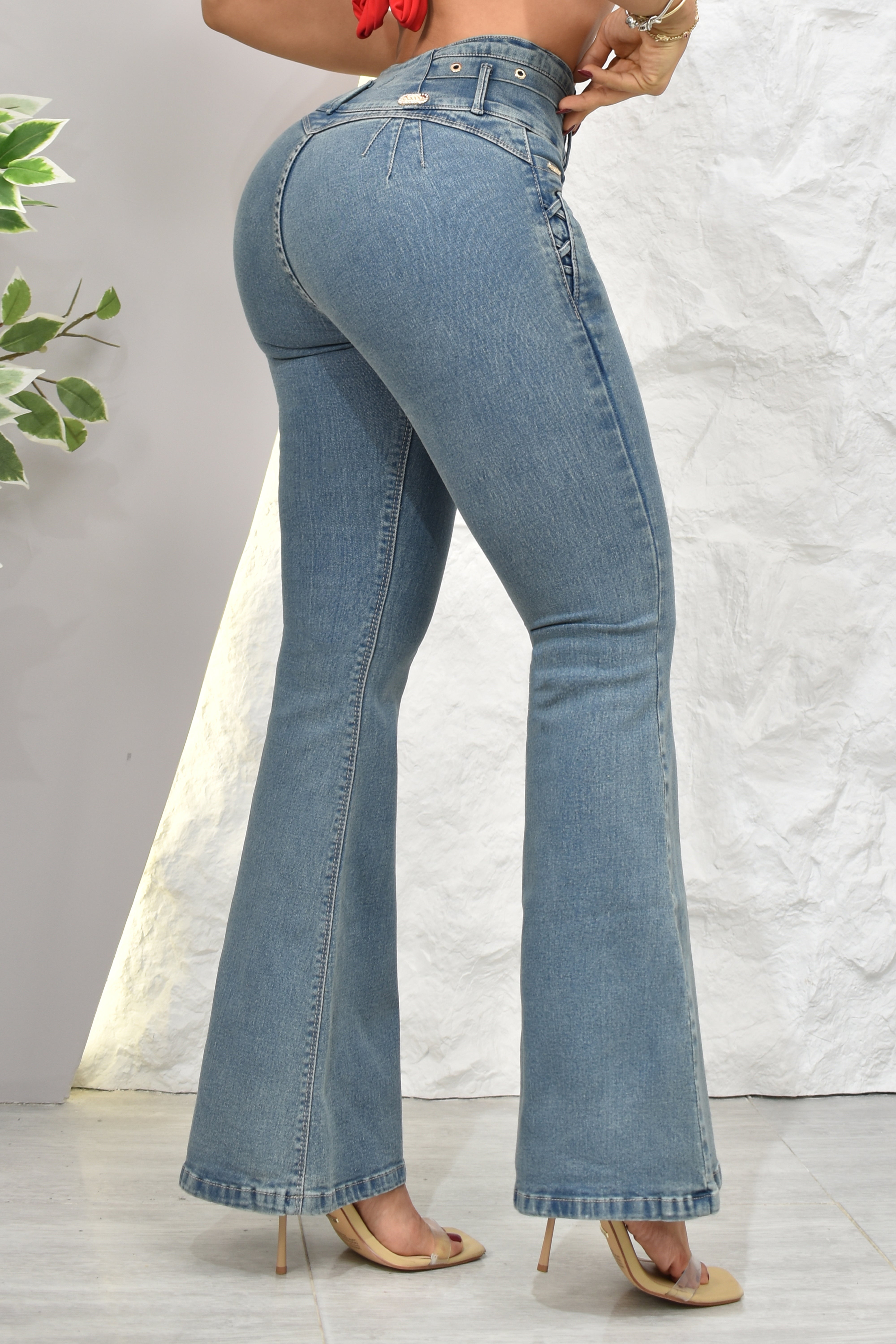 JEANS BOTA ANCHA (EXCLUSIVO), LEVANTA COLA REF. B-264053